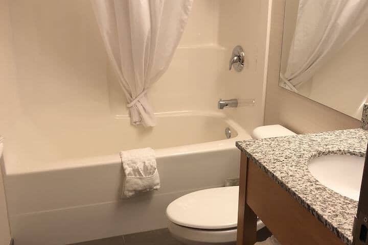 Room 28 of 69
